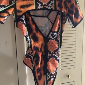 I’m selling this baiting suit